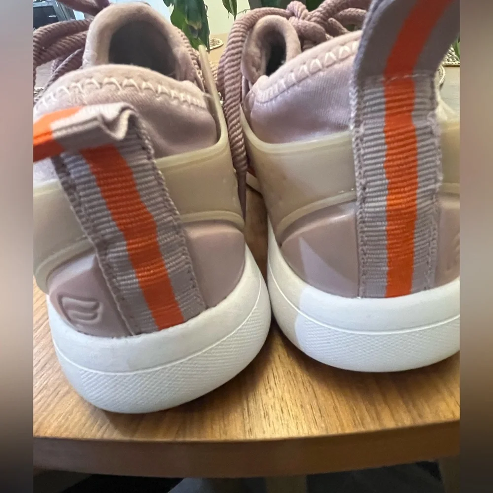 FABLETICS Pismo Neoprene Performance Rose Lavander Sneaker